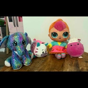 Bundle of squishmallows and other stuffed toys